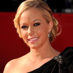 Merasa Gemuk, Kendra Wilkinson Tolak Jadi Sampul Playboy