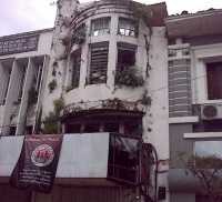  Takut Kena Runtuhan Tedi Pindah Lokasi Jualan