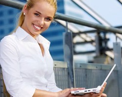 6 Cara Tampil Menarik Saat Online Dating