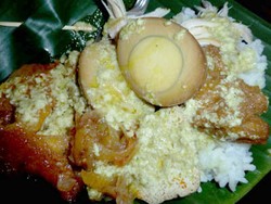 Pasar Semawis: Pusat Kuliner yang Tetap Eksis