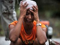 Tangisan Duka Korban Tsunami Mentawai