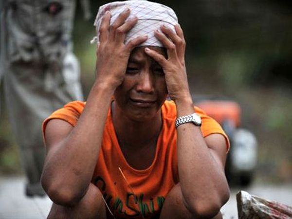 Tangisan Duka Korban Tsunami Mentawai