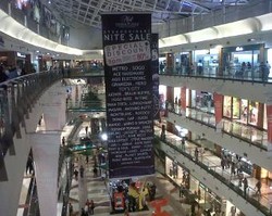 Rebutan Sepatu di Pondok Indah Mall Midnite Sale