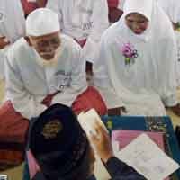 98 Pasangan Pengantin Dinikahkan Massal