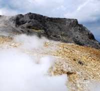 Gunung Papandayan Waspada, PVMBG Minta Tak Ada Aktivitas di Radius 1 KM