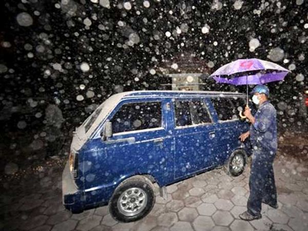 Yogyakarta Diguyur Hujan Abu