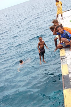ADA KECERIAAN DI DERMAGA AEBOREK
