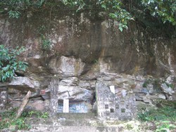 Mengunjungi Gua Persembunyian Raja Sekadau