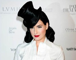 Dita Von Teese Terobsesi Oleh Topi