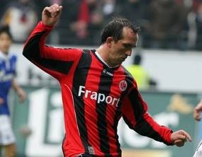 Frankfurt Merangkak ke Posisi Empat