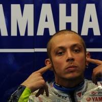 Rossi Pilih Balapan Basah