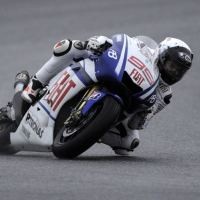 Lorenzo Kalahkan Rossi