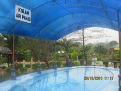 Kolam Pemandian air panas Tanuhi