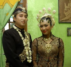 Merapi Bererupsi, Fitria dan Linda Mengikat Janji