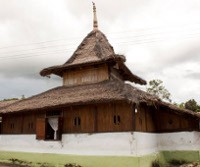 Masjid Tua Wapauwe Terbuat Dari 