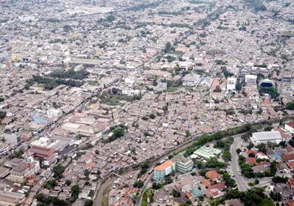Atap Rumah Warga Yogyakarta Memutih