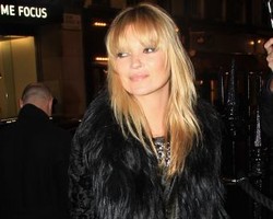 Kate Moss Model Baru Kosmetika Christian Dior