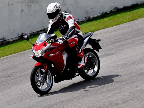 Menjajal CBR250R