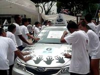 Lomba Memegang Mobil Subaru