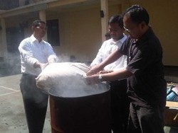 Kejari Jaksel Bakar Narkoba, Uang Palsu & VCD Bajakan