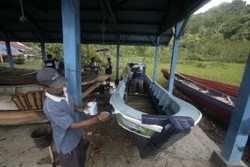 Korban Tsunami Pinjamkan Perahu Secara Gratis untuk Relawan 