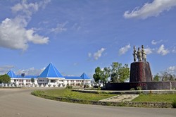 Disambut oleh Tugu BIINMAFO saat memasuki Kota Kefamenanu