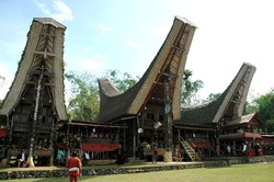 Makarudusan dalam Upacara Kematian Rambu Solo (bagian 1)