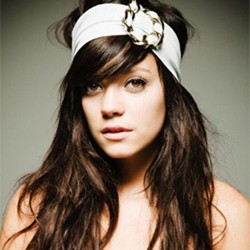 Dua Kali Keguguran, Lily Allen Sedih Luar Biasa