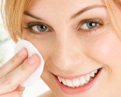 Pilih Cleanser dengan Bijak Agar Wajah Tidak Rusak