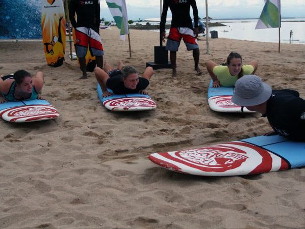 Surfing Dulu, Ayun Raket Kemudian