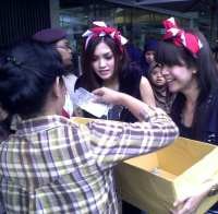 Diguyur Hujan, Aksi Ngamen di BIP Dihentikan