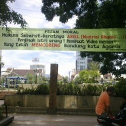 Spanduk Mengecam Ariel Ilegal, Distankam Akan Segera Tertibkan