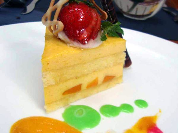 Lembutnya Mango Mousse Cake