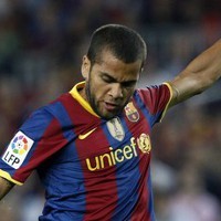 Barca Miliki Penerus Cafu