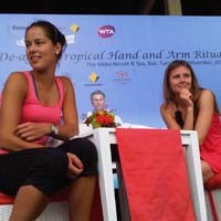 Kala Ivanovic dan Hantuchova Memanjakan Tangan