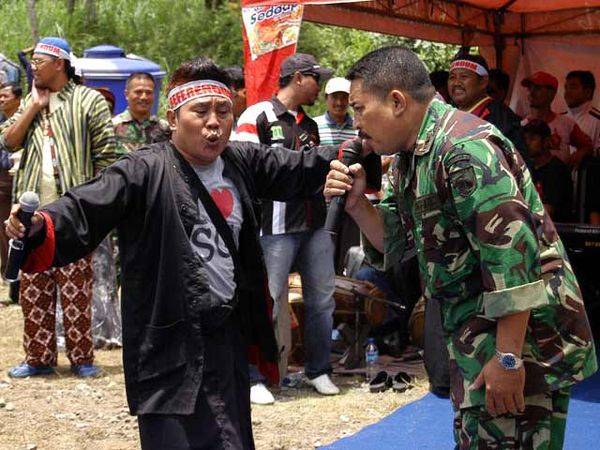 Pengungsi Merapi Dihibur Campursari