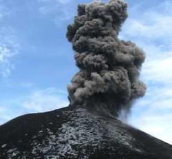 722 Kali Kegempaan, Gunung Anak Krakatau Masih Semburkan Gas Beracun