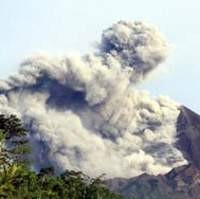 Hujan Abu Merapi Disertai Bau Belerang, Langit Magelang Gelap