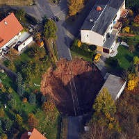 Butuh 1.000 Truk Batu Kerikil Untuk Menutup Lubang