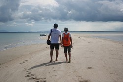 Menikmati Alam Sore Teluk Gosong