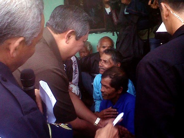 SBY Tinjau Pengungsi Merapi