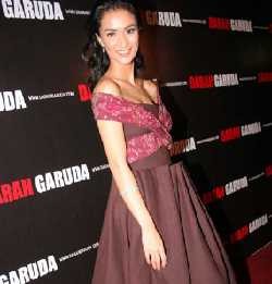 Atiqah Hasiholan Bintang Baru Lux