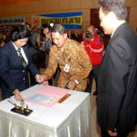 Jabat Ketua KONI Jatim, Gus Ipul Tak Gentar Meski Dilaporkan ke KPK