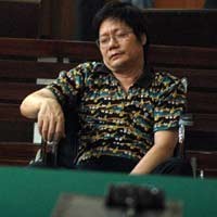 Sidang Bos Warna Warni Kembali Ditunda Tanpa Batas Waktu