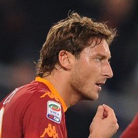 Skorsing Satu Laga Plus Denda Buat Totti