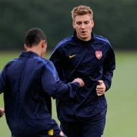 Bendtner Tak Takut Bersaing