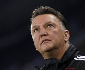 Hoeness Mengkritik, Van Gaal Sebal