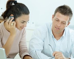 3 Pertimbangan Saat Menjalin Cinta di Kantor