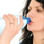 Jaga Asupan Cairan Saat Menyusui