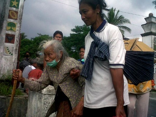 Pengungsi di Desa Kepuharjo Kembali Diungsikan